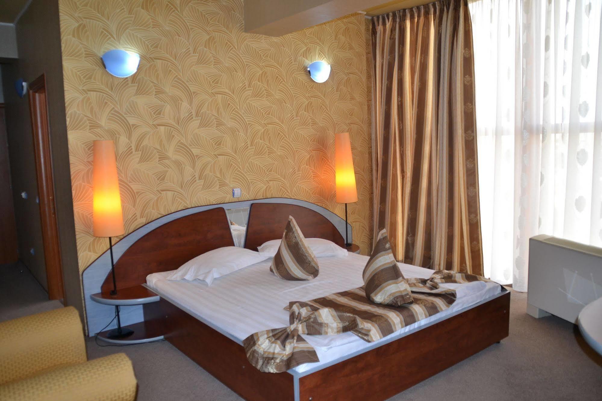 Hotel Helin - Calea Bucuresti Craiova Exteriör bild